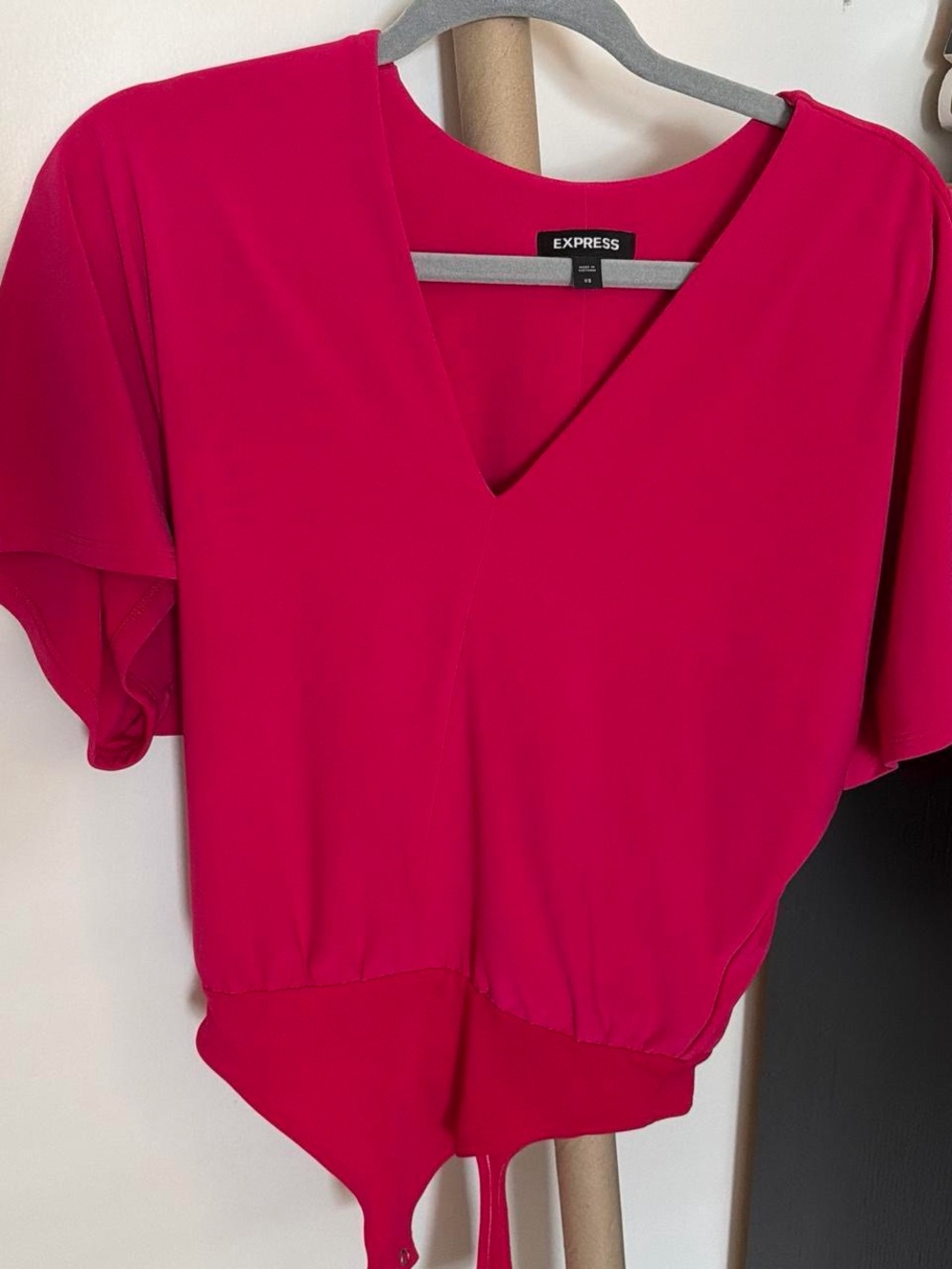 Express Women's Bright Fuchsia V-Neck Flutter Sleeve Bodysuit